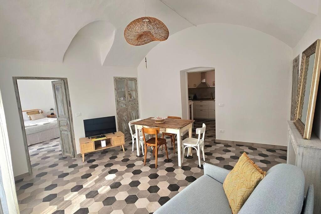 Car.Lo. Casa Vacanze Dolceacqua Exterior photo